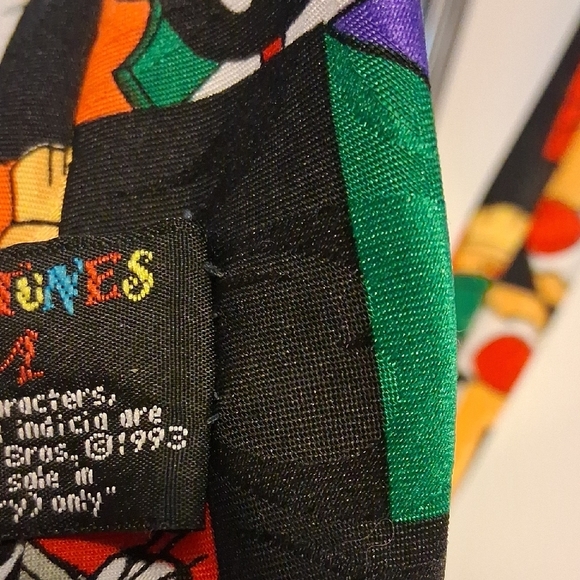 Warner Bros. Colorful Looney Tunes Tie - Picture 7 of 7